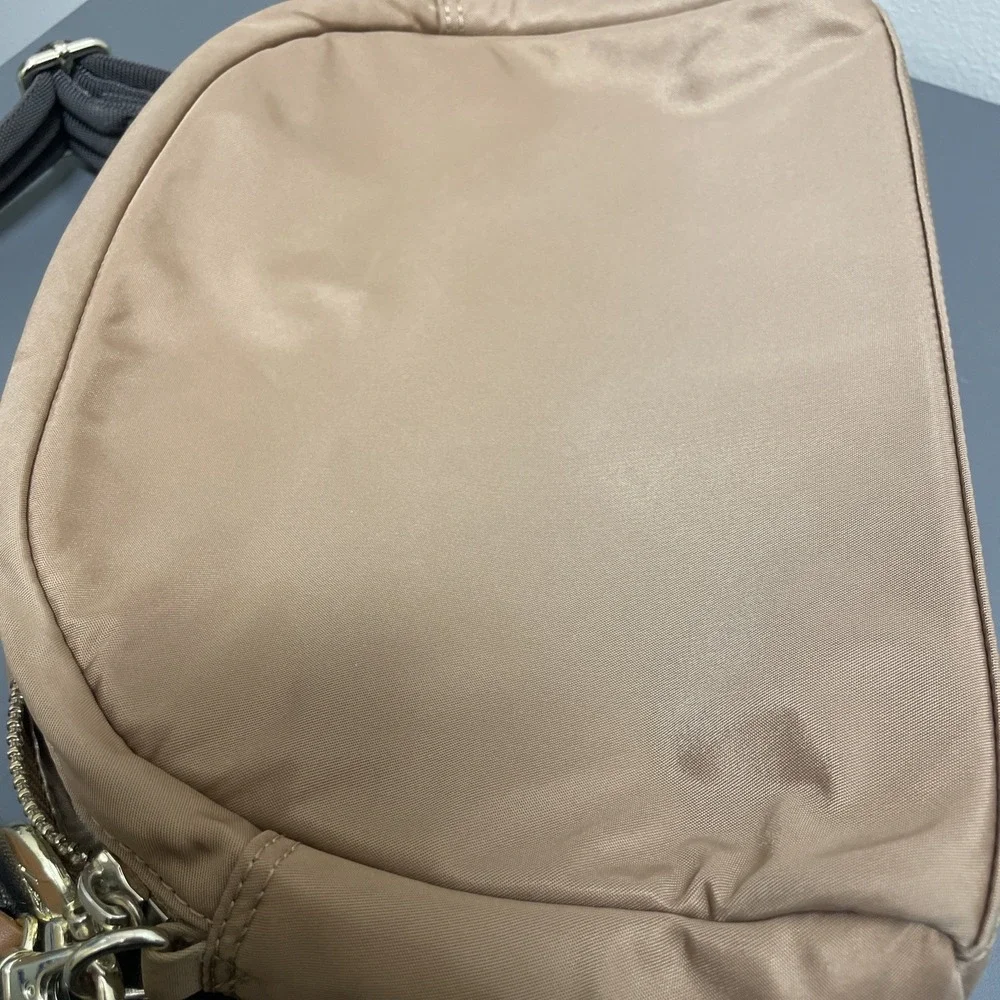 Lo & Sons Nouvelle Crossbody Bag Dark Tan/Gold Hardware Adjustable Strap Nylon